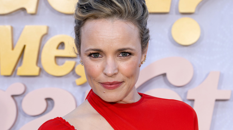 Rachel McAdams posing at an event