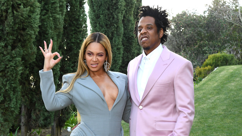 Beyoncé and Jay-Z posing