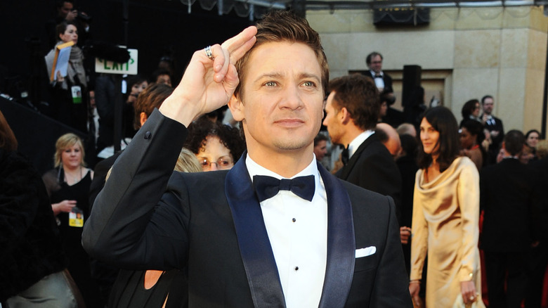 Jeremy Renner saluting fans at event