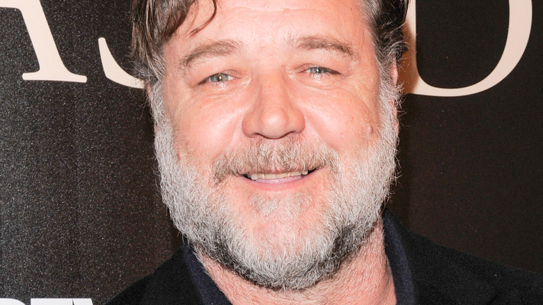 Russell Crowe posing