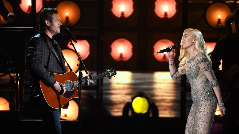 Blake Shelton and Gwen Stefani performing together