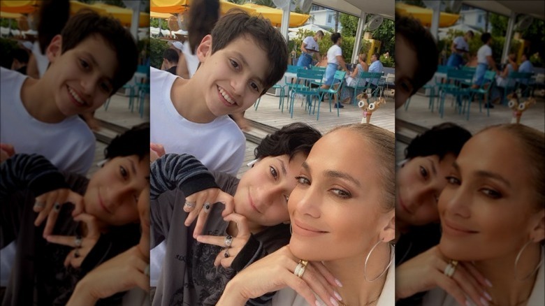 Jennifer Lopez takes selfie with her twins