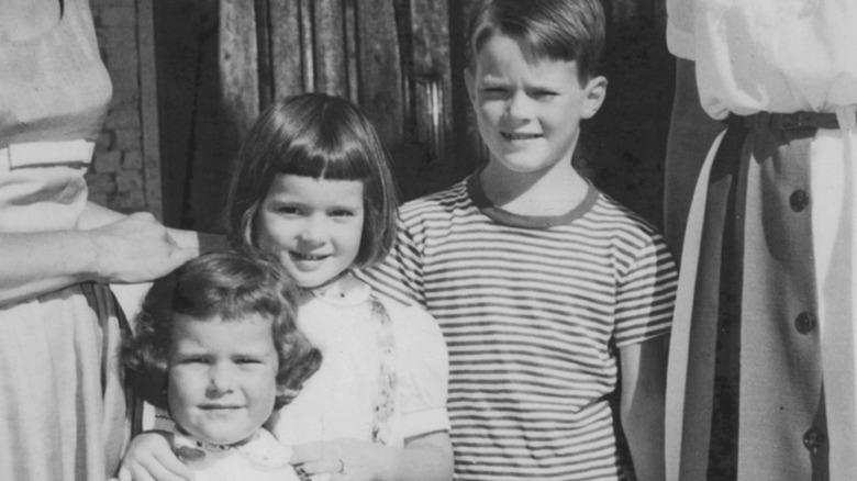 Isabella Rossellini poses with her siblings