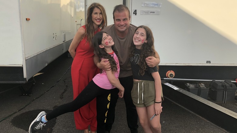 Jackie Sandler posing with her brother and daughters