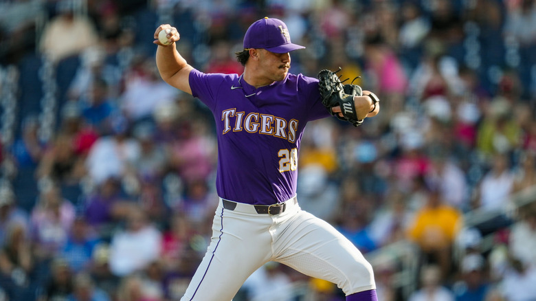 Paul Skenes pitching