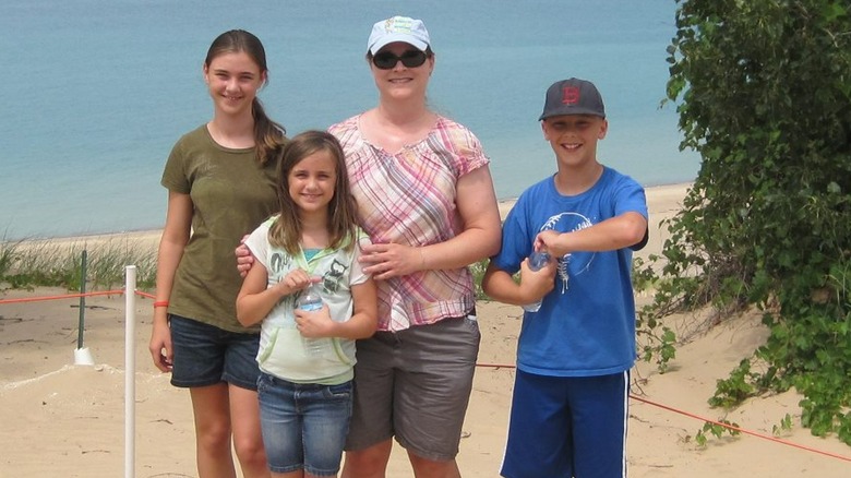 Paul Skenes smiling on the beach with Karen, Lauren, and Kristen Skenes