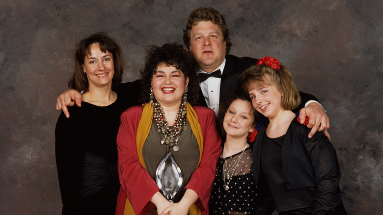 Sara Gilbert and the cast of Roseanne