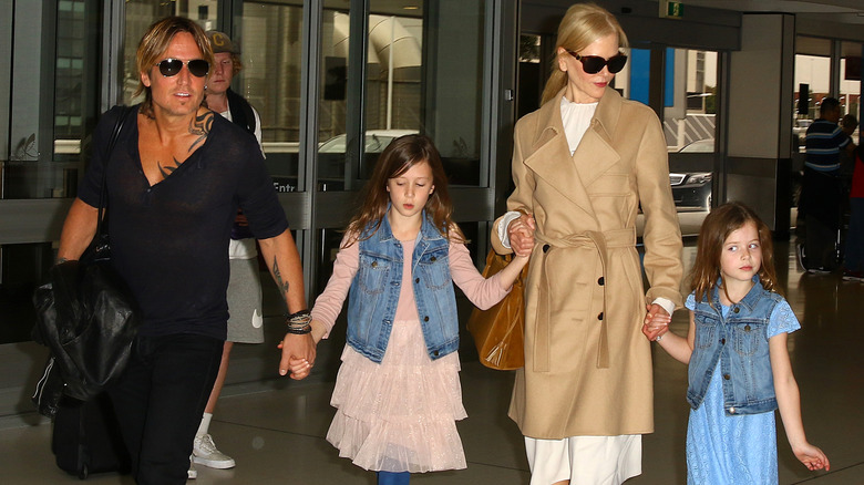 Nicole Kidman and Keith Urban arrive at Sydney airport with their daughters in 2017