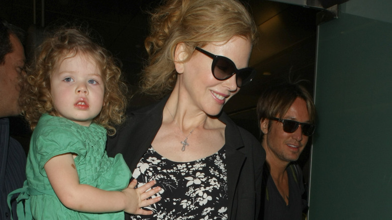 Nicole Kidman carries Sunday Rose in 2014