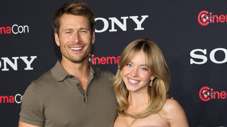 Glen Powell and Sydney Sweeney smiling