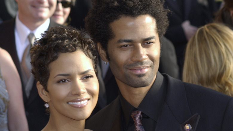 Halle Berry and Eric Benet, posing together