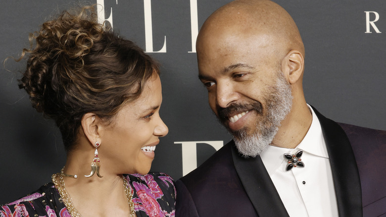 Halle Berry and Van Hunt, gazing at each other