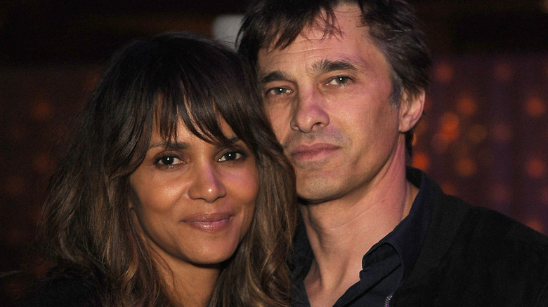 Halle Berry and Oliver Martinez smiling together