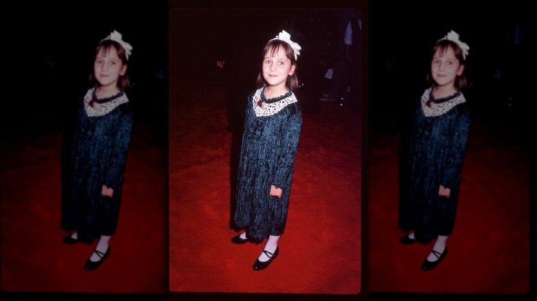 Mara Wilson in a blue velvet dress in 1995