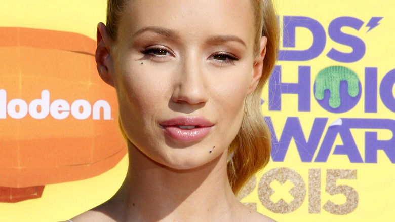 Iggy Azalea posing at event