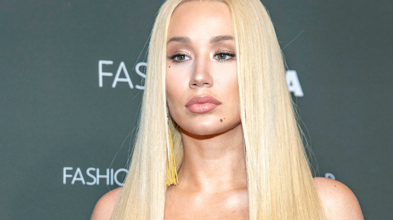 Iggy Azalea posing at event