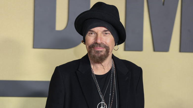 Billy Bob Thornton wearing all black outfit on red carpet