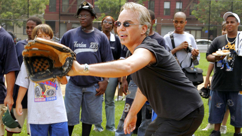 Billy Bob Thornton with catchers glove in batting practice