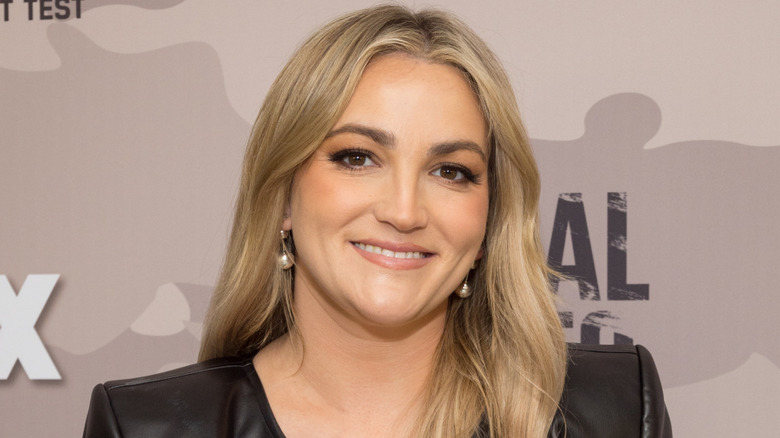 Jamie Lynn Spears smiling on the red carpet