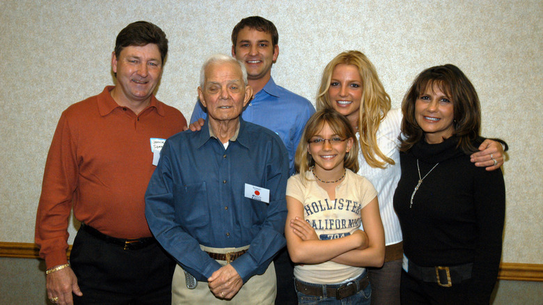 Jamie Lynn Spears and family posing together