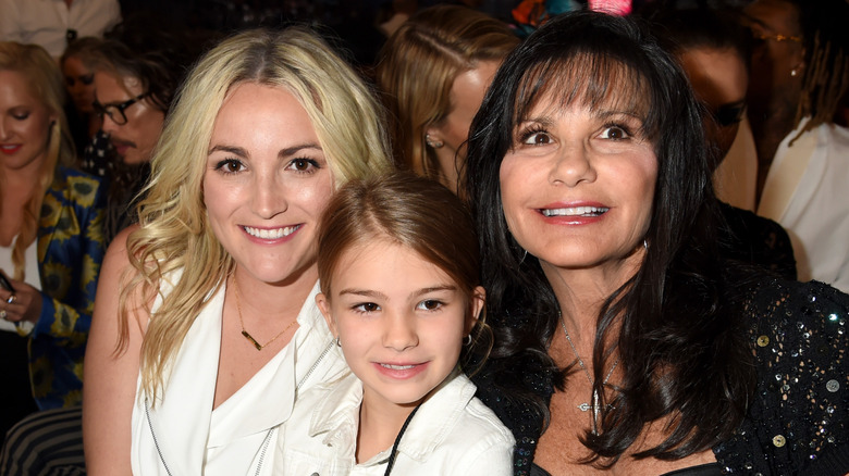 Jamie Lynn Spears smiling with her daughter and mother