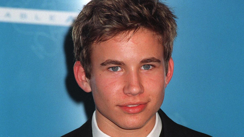 Jonathan Taylor Thomas posing for cameras