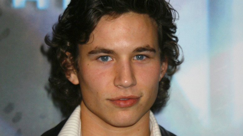 Jonathan Taylor Thomas posing for cameras