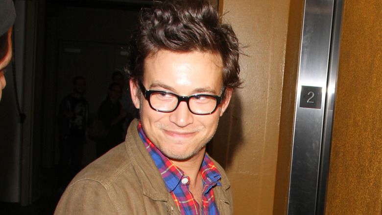 Jonathan Taylor Thomas wearing glasses