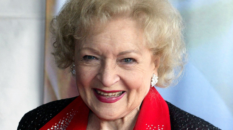 Betty White (L) and Kate McKinnon at 70th Emmy Awards 2018