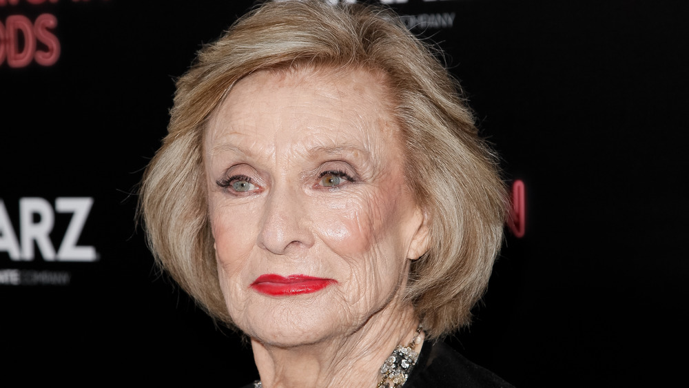 Cloris Leachman posing