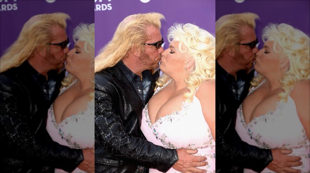 Dog the Bounty Hunter and Beth Chapman kissing