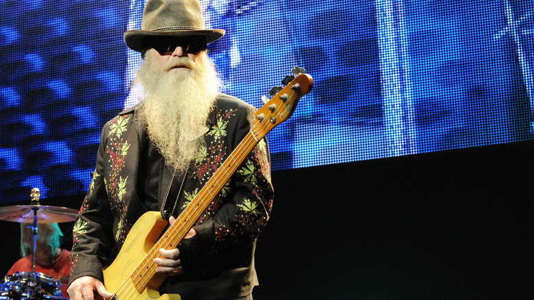 Dusty Hill, performing