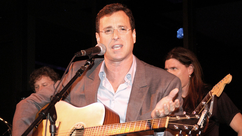 Bob Saget performing