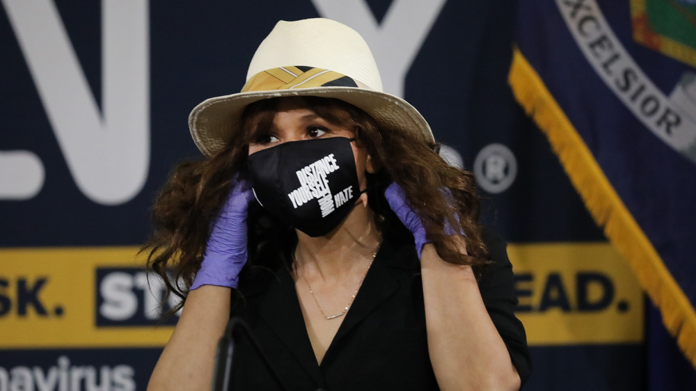 Rosie Perez wearing a face mask