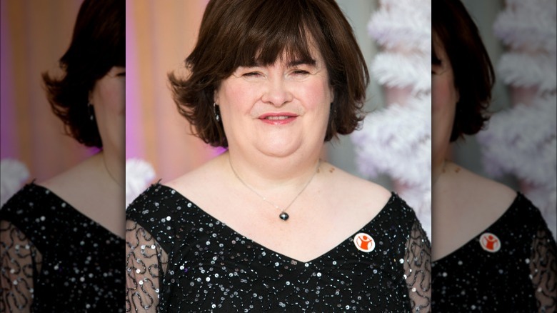 Susan Boyle posing for cameras