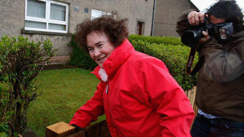 Susan Boyle entering her home