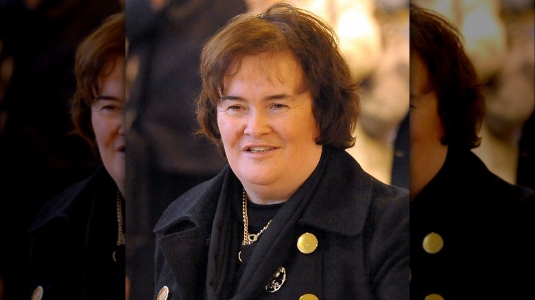 Susan Boyle posing for cameras