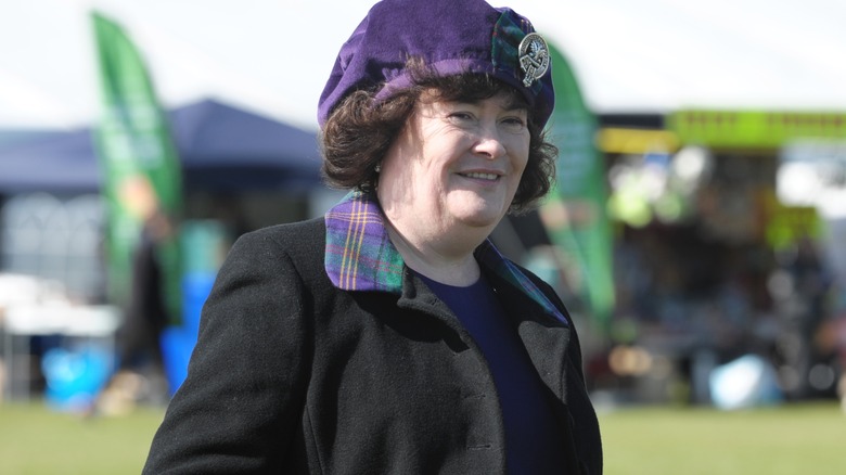 Susan Boyle posing at event