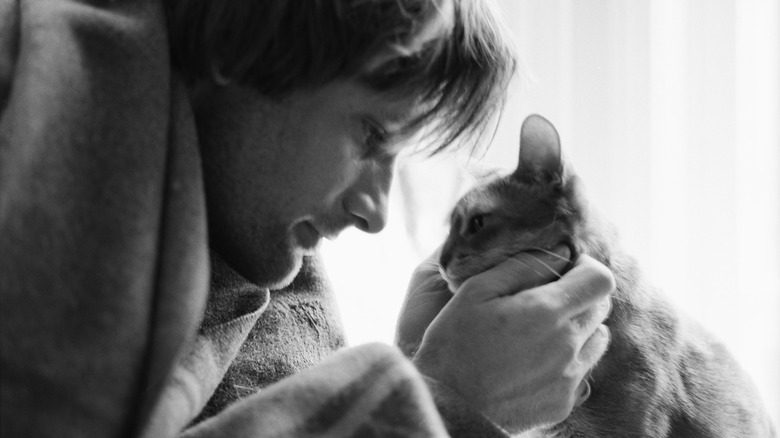 Viggo Mortensen holding his cat 