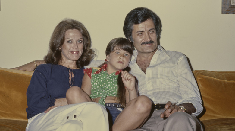 Jennifer Aniston (center) with her parents Nancy Dow and John Aniston