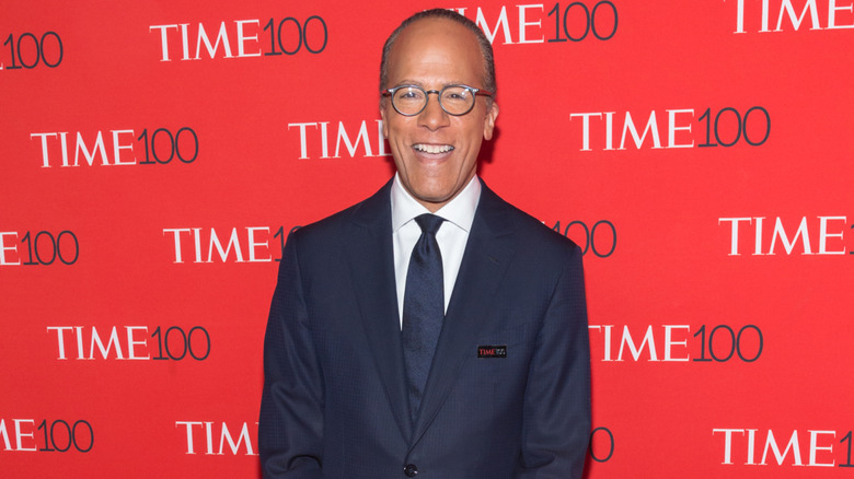 Lester Holt posing at a Time event.