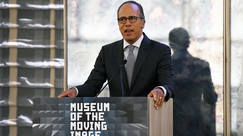 Lester Holt speaking at an awards ceremony.