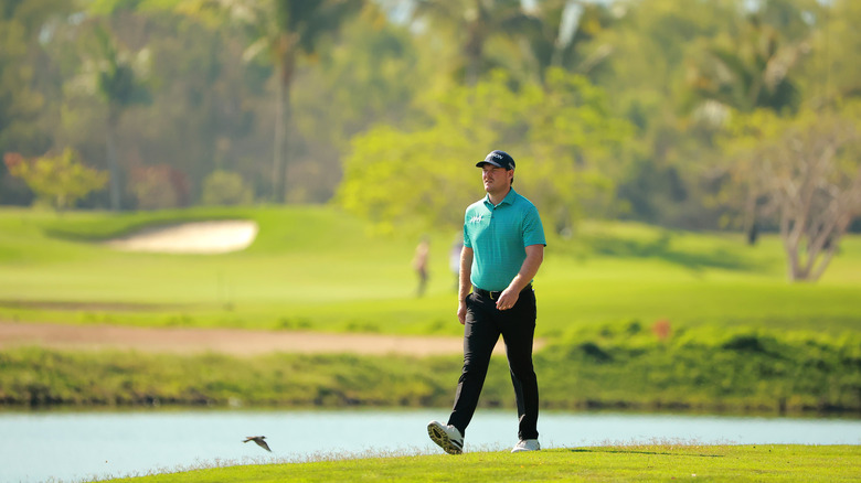 Grayson Murray walking 