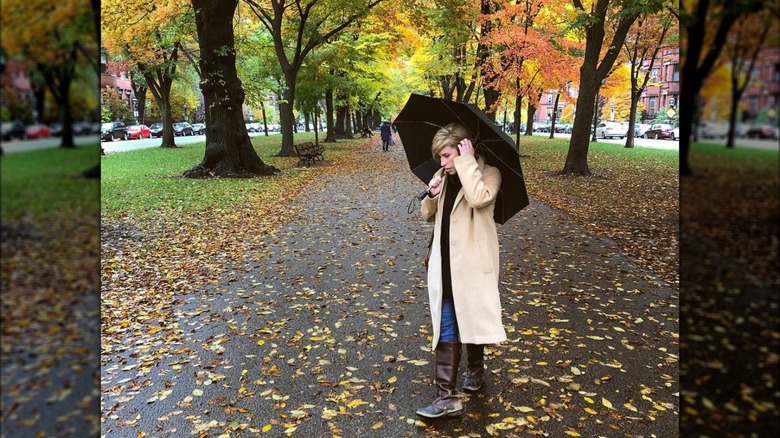 Erin Napier holding umbrella