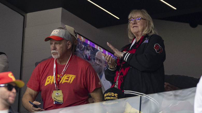 Ed, Donna Kelce watching Super Bowl