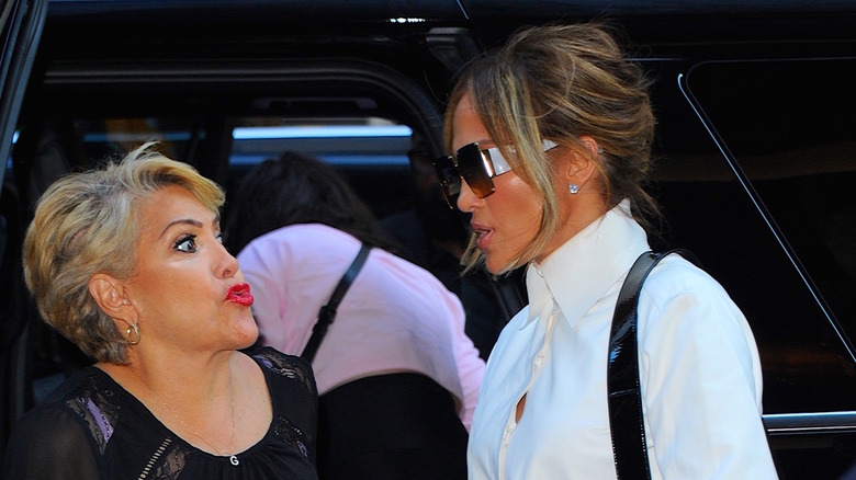 Guadalupe Rodríguez with Jennifer Lopez