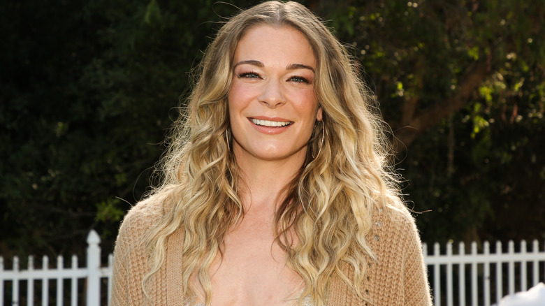 LeAnn Rimes, smiling