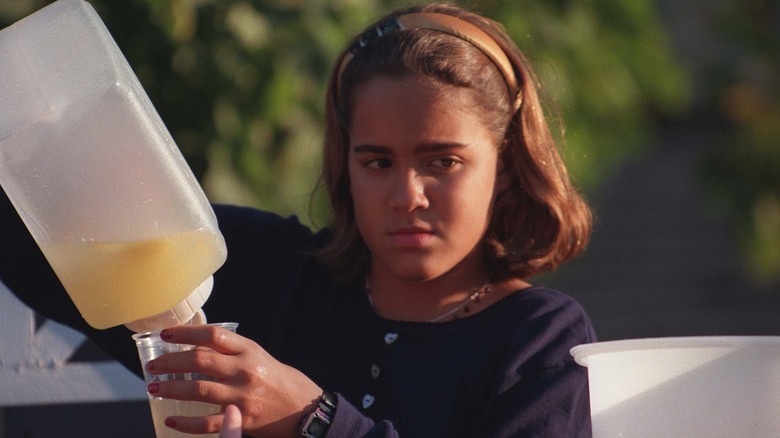 Sydney Simpson pouring lemonade