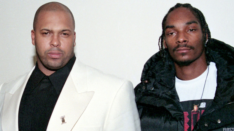 Suge Knight frowning beside Snoop Dogg