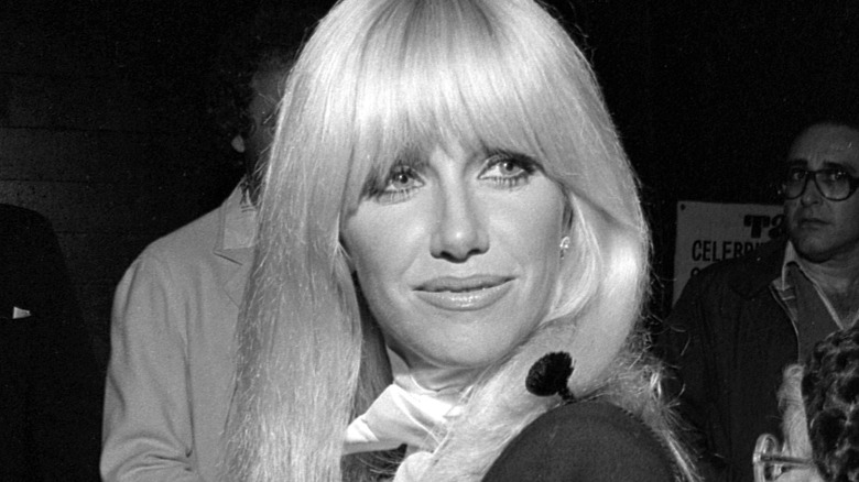 Suzanne Somers looking over her shoulder